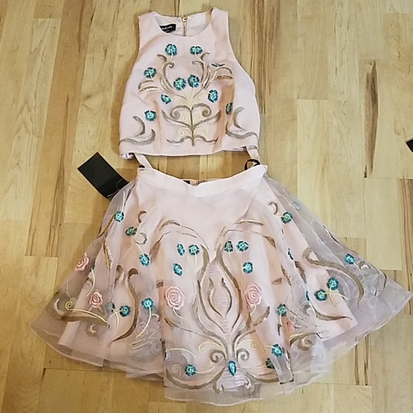 bebe Dresses & Skirts - NWT Gorgeous Bebe Floral 2 Piece